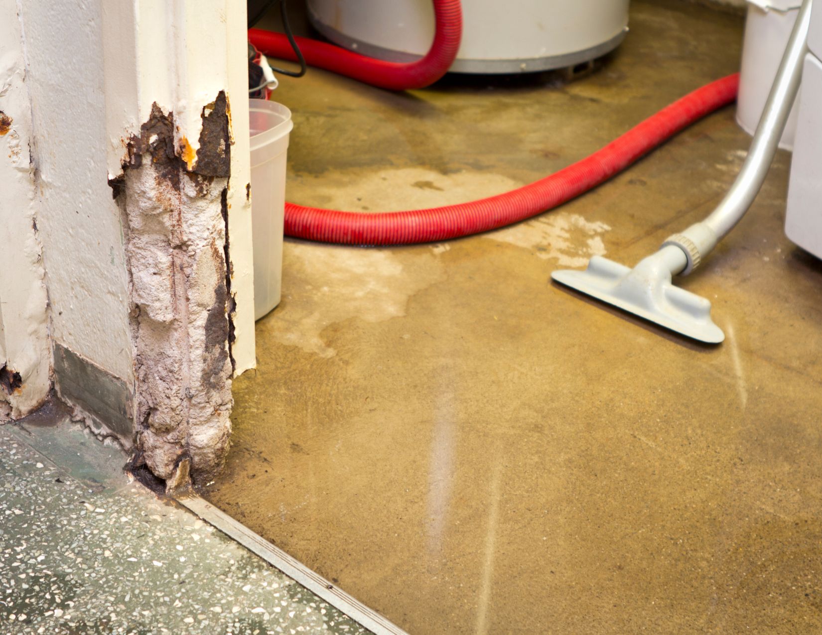 Who's Responsible for Water Damage in Illinois Tenant or Landlord?